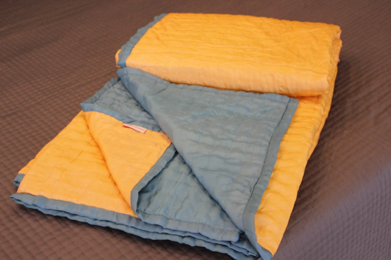 Chăn chần - lụa - xanh / vàng